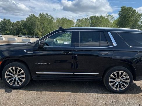 Used 2021 GMC Yukon Denali w/ Denali Ultimate Package AWD/4WD image 5