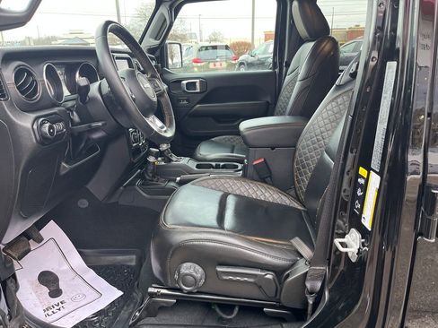 Used 2022 Jeep Wrangler Unlimited Sahara image 11