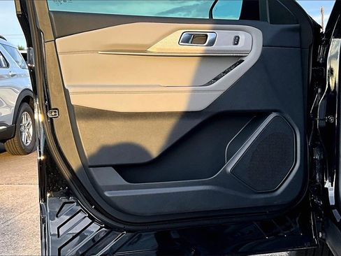 New 2025 Ford Explorer Active w/ Active Comfort Package image 13