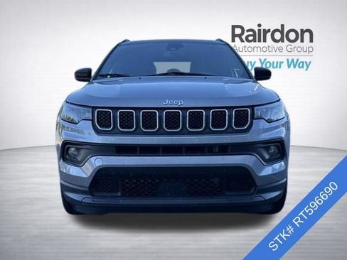 Used 2024 Jeep Compass Latitude AWD/4WD image 2