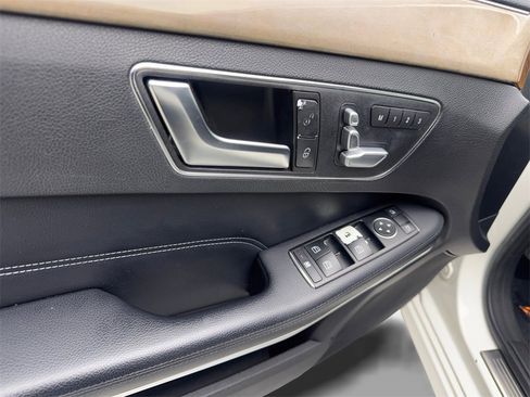 Used 2014 Mercedes-Benz E 350 Sedan image 31