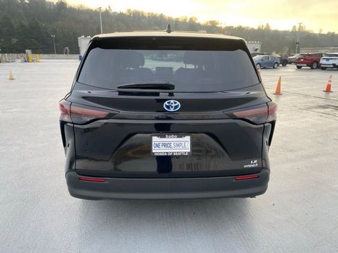 Certified 2023 Toyota Sienna LE image 11