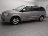 Used 2016 Chrysler Town & Country Touring image 2