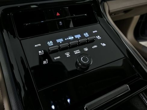 Certified 2025 Porsche Panamera image 17