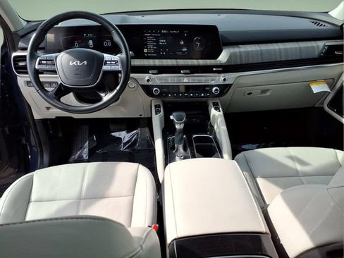 Used 2024 Kia Telluride EX w/ EX Captain's Chair Package FWD image 16