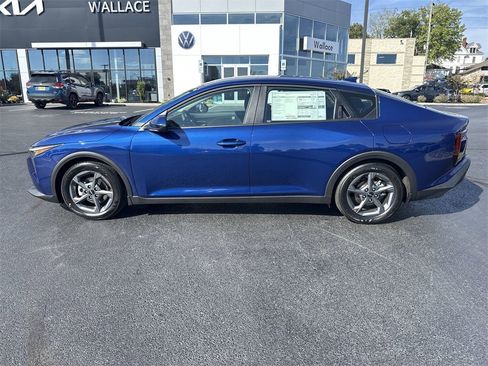 New 2025 Kia K4 LXS image 3