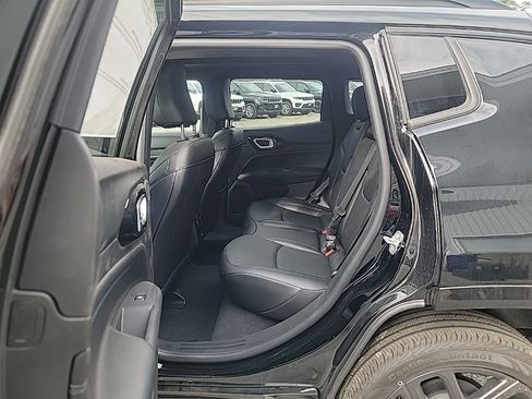 New 2025 Jeep Compass Limited w/ High Altitude Package image 8