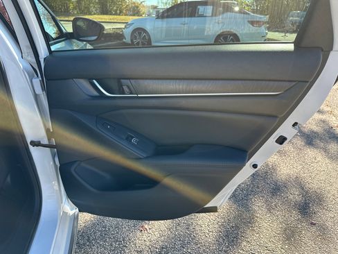 Used 2022 Honda Accord Touring image 16