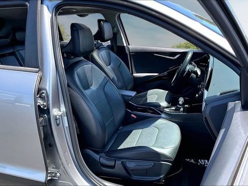 Used 2023 Kia Niro SX Touring FWD image 29