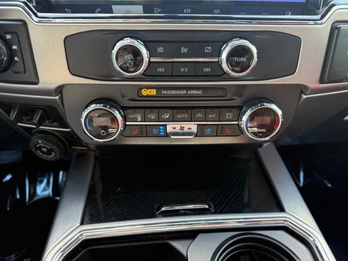 Used 2022 Ford F450 Platinum w/ FX4 Off-Road Package image 20