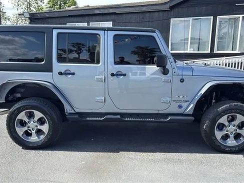 Used 2018 Jeep Wrangler Unlimited Sahara w/ Connectivity Group image 8