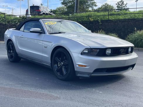 Used 2010 Ford Mustang GT RWD image 1