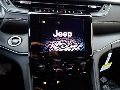 New 2025 Jeep Grand Cherokee Laredo w/ Luxury Tech Group I image 17