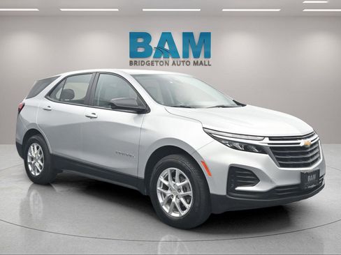 Certified 2022 Chevrolet Equinox LS AWD/4WD image 1