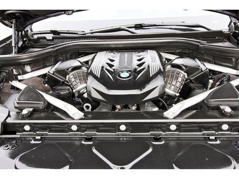 Used 2022 BMW X7 M50i w/ Luxury Seating Package image 34