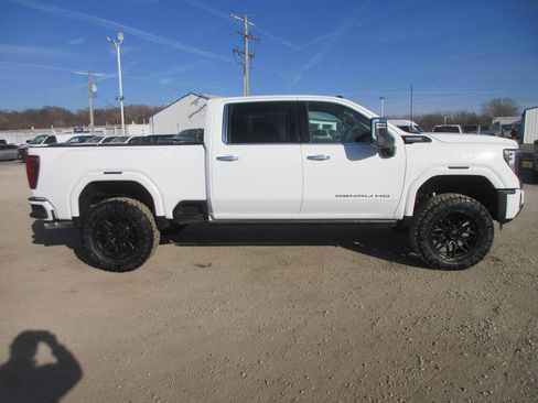 New 2026 GMC Sierra 2500 Denali Ultimate image 3