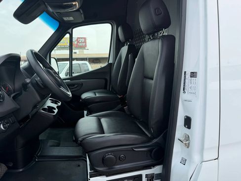 Used 2024 Mercedes-Benz Sprinter 2500 w/ Acoustic Package image 17