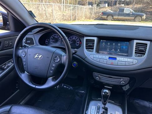 Used 2013 Hyundai Genesis 3.8 w/ Technology Pkg image 16