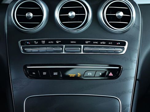 Used 2022 Mercedes-Benz GLC 43 AMG 4MATIC image 38