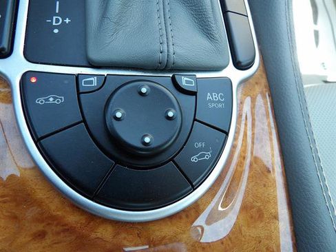 Used 2009 Mercedes-Benz SL 550 image 32