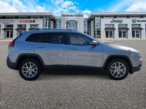 Used 2017 Jeep Cherokee Latitude image 9