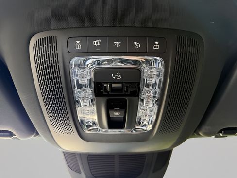 Used 2024 Mercedes-Benz GLS 450 4MATIC image 23