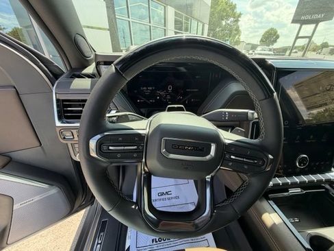 New 2026 GMC Yukon Denali Ultimate w/ LPO, Floor Liner Package AWD/4WD image 9