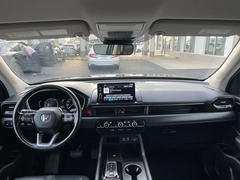 Certified 2025 Honda Pilot EX-L image 10