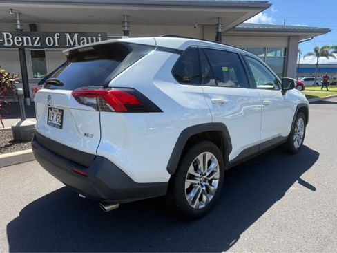 Used 2021 Toyota RAV4 XLE Premium FWD image 5