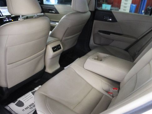 Used 2017 Honda Accord EX-L image 14
