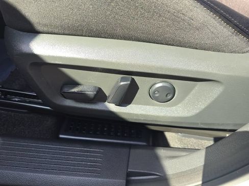 Used 2024 Nissan Rogue SV AWD/4WD image 17