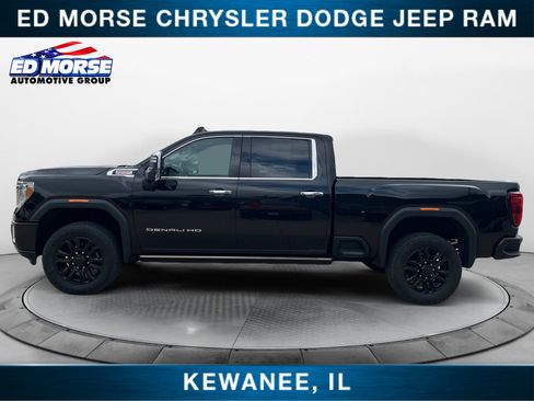 Used 2022 GMC Sierra 2500 Denali w/ Denali Black Diamond Edition AWD/4WD image 2