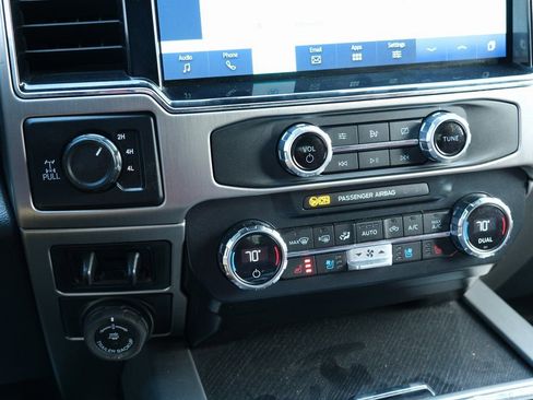 Used 2022 Ford F250 Platinum w/ FX4 Off-Road Package image 24