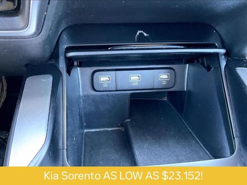 Used 2023 Kia Sorento LX FWD image 32