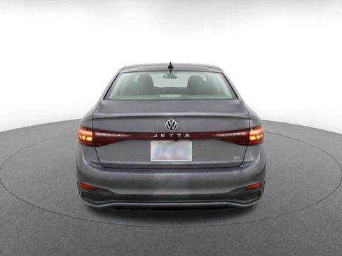 Used 2025 Volkswagen Jetta SE FWD image 8