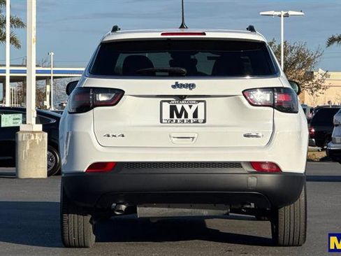 Used 2023 Jeep Compass Latitude w/ Sun and Sound Group image 5