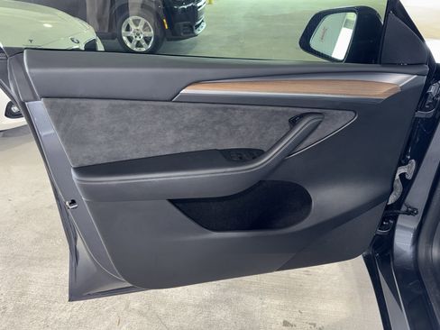 Used 2023 Tesla Model Y Performance image 17