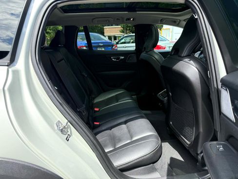 Used 2020 Volvo V60 T5 Cross Country image 27