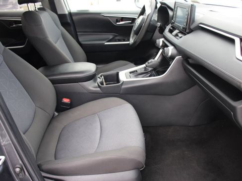 Certified 2022 Toyota RAV4 XLE image 20