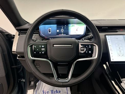 Used 2025 Land Rover Range Rover Sport image 12