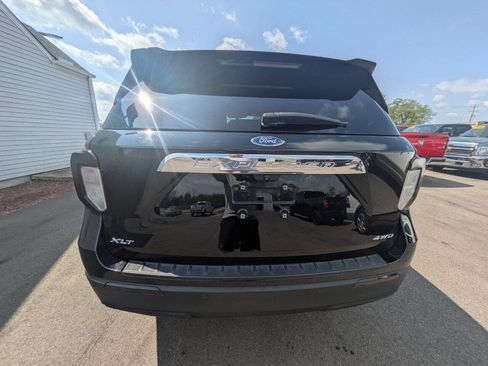 Used 2021 Ford Explorer XLT w/ Equipment Group 202A image 5