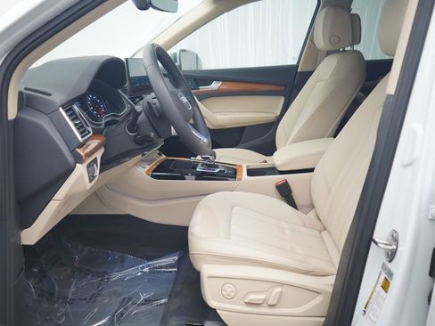 Used 2023 Audi Q5 2.0T Premium w/ Convenience Package image 6