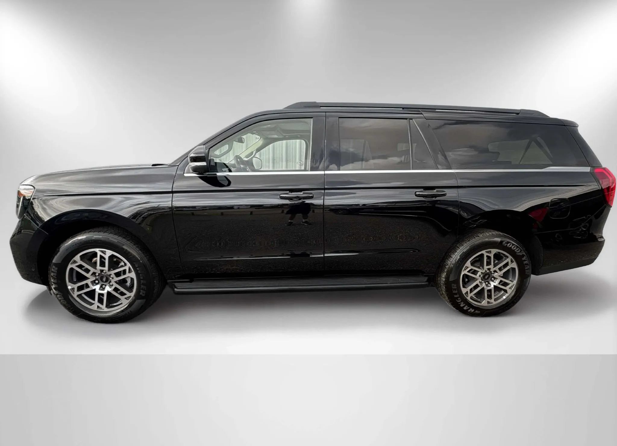 Used 2025 Ford Expedition Max Active AWD/4WD image 7