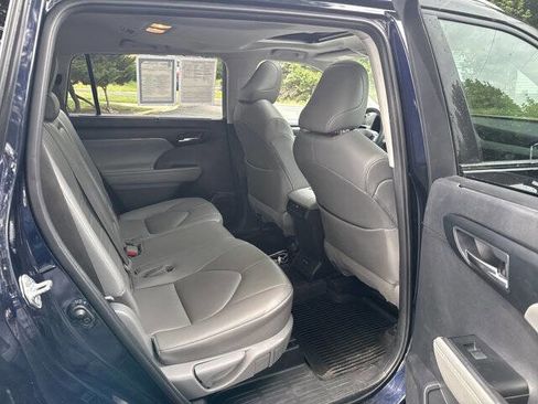 Used 2020 Toyota Highlander XLE image 21