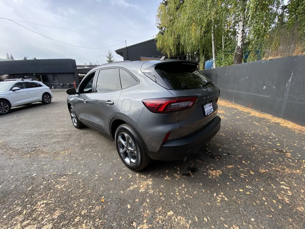 Used 2025 Ford Escape ST-Line Select AWD/4WD image 4