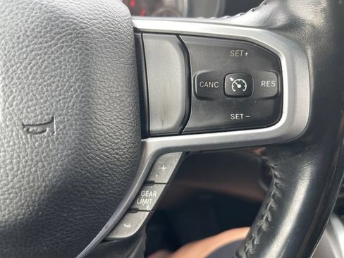 Used 2022 RAM 1500 4x4 Crew Cab image 25