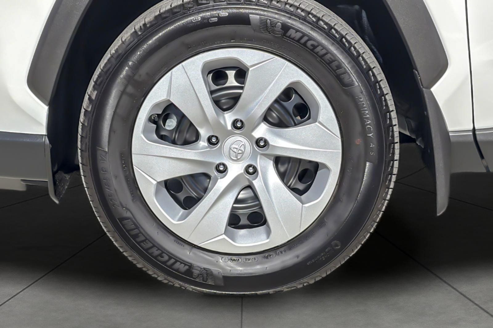 Certified 2025 Toyota RAV4 LE FWD image 24