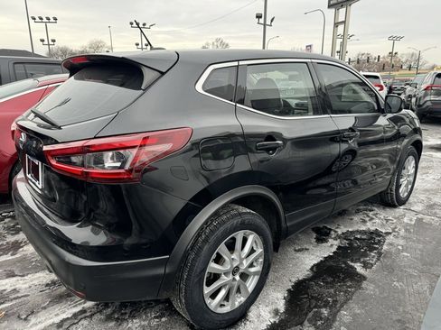 Used 2021 Nissan Rogue Sport S image 3