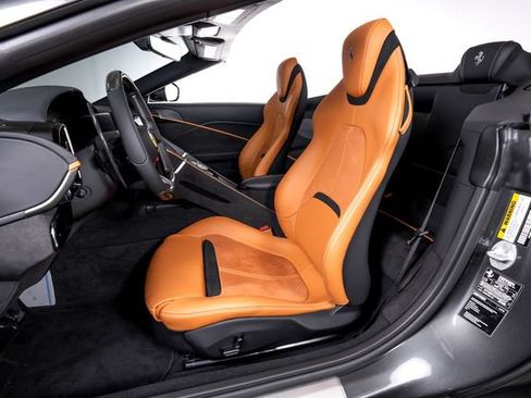 Used 2026 Ferrari Roma Spider RWD image 4