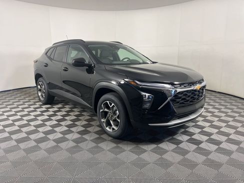 New 2026 Chevrolet Trax LT w/ Driver Confidence Package FWD image 6